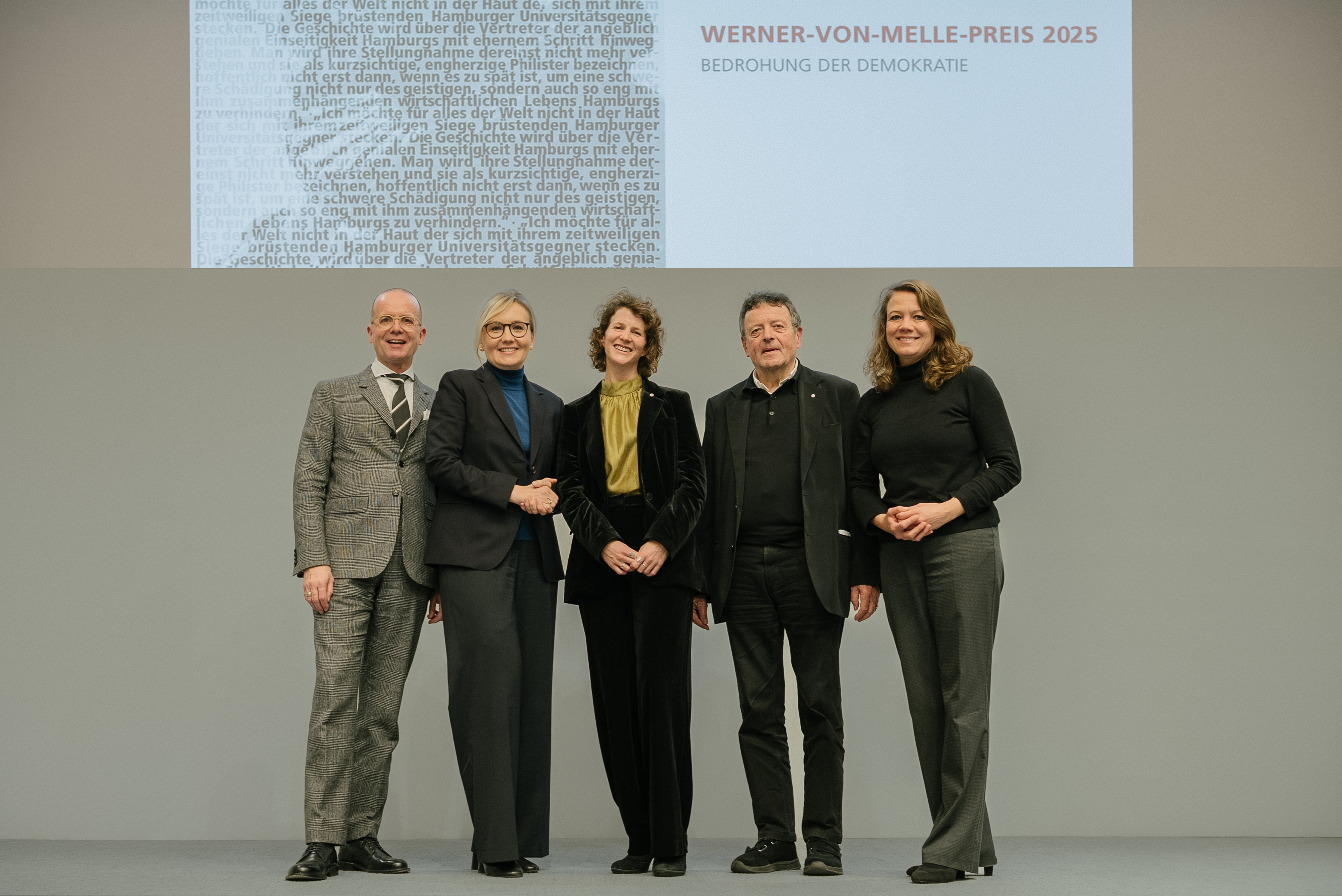 © Lennart Selle | v.l.n.r.: Prof. Dr. Markus Kotzur, Prof. Dr. Natalia Filatkina, Dr. Manuela Niehaus, Dr. Ekkehard Nümann und Dr. Miriam Putz © Lennart Selle | v.l.n.r.: Prof. Dr. Markus Kotzur, Prof. Dr. Natalia Filatkina, Dr. Manuela Niehaus, Dr. Ekkehard Nümann und Dr. Miriam Putz